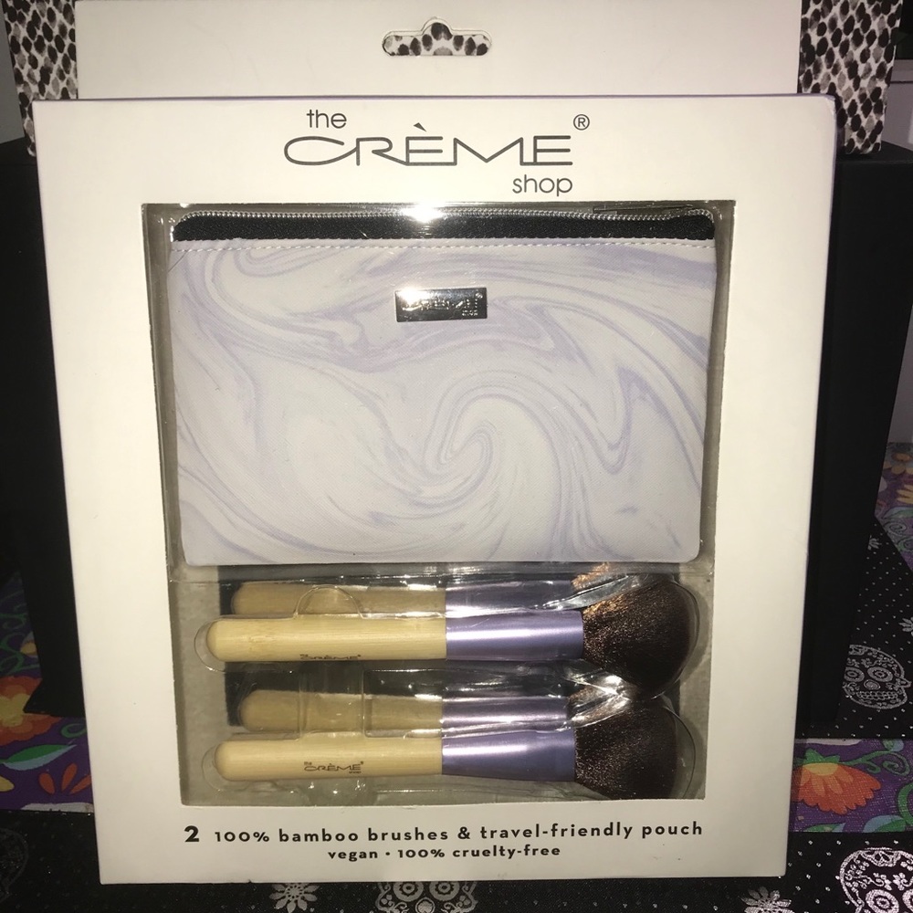 Makeup brushes